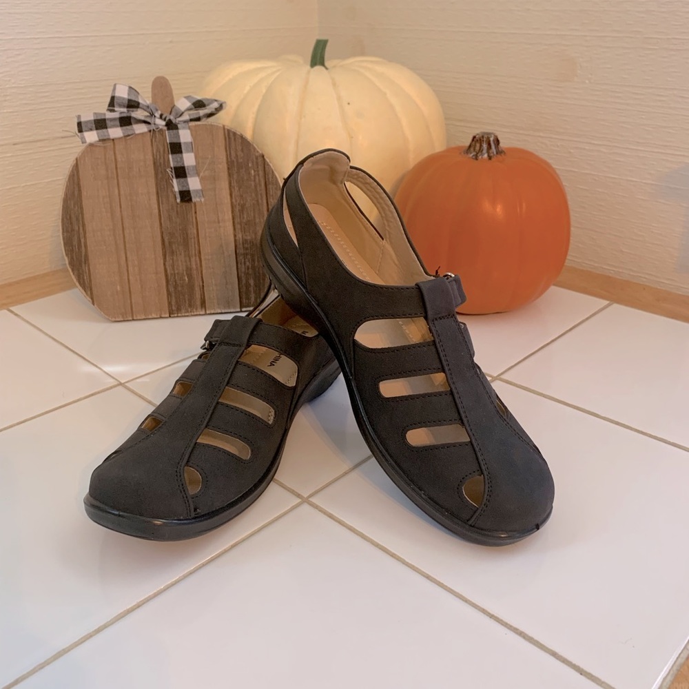Woman’s Black Shoes. Brand New. Size 7